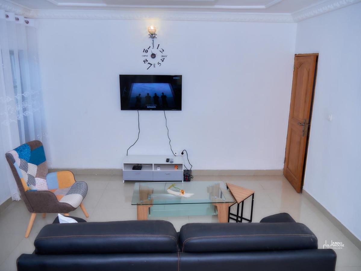 Naiveli-Palm Appartement Meuble Sobre Et Chic Douala Exteriör bild