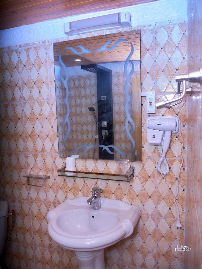 Naiveli-Palm Appartement Meuble Sobre Et Chic Douala Exteriör bild
