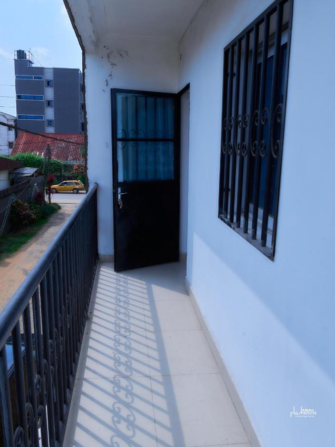 Naiveli-Palm Appartement Meuble Sobre Et Chic Douala Exteriör bild