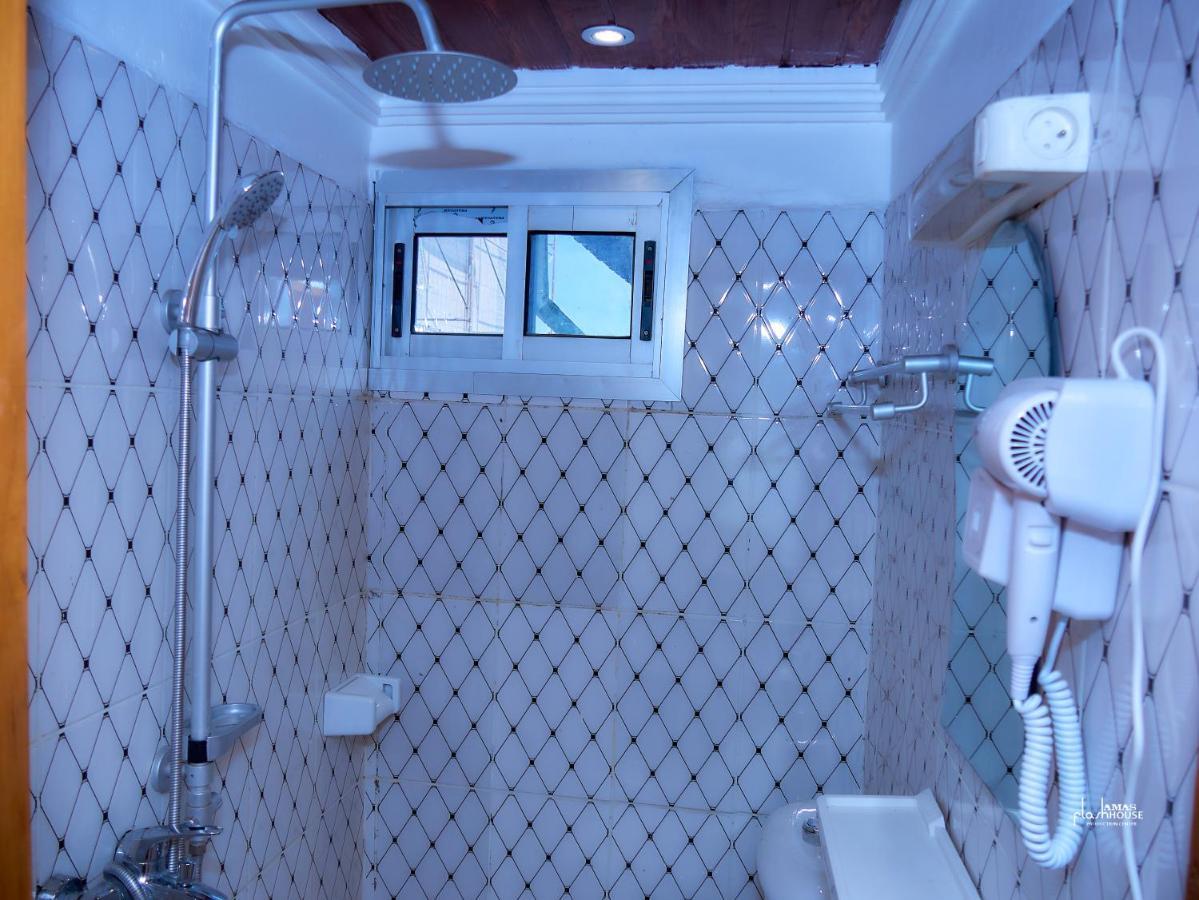 Naiveli-Palm Appartement Meuble Sobre Et Chic Douala Exteriör bild