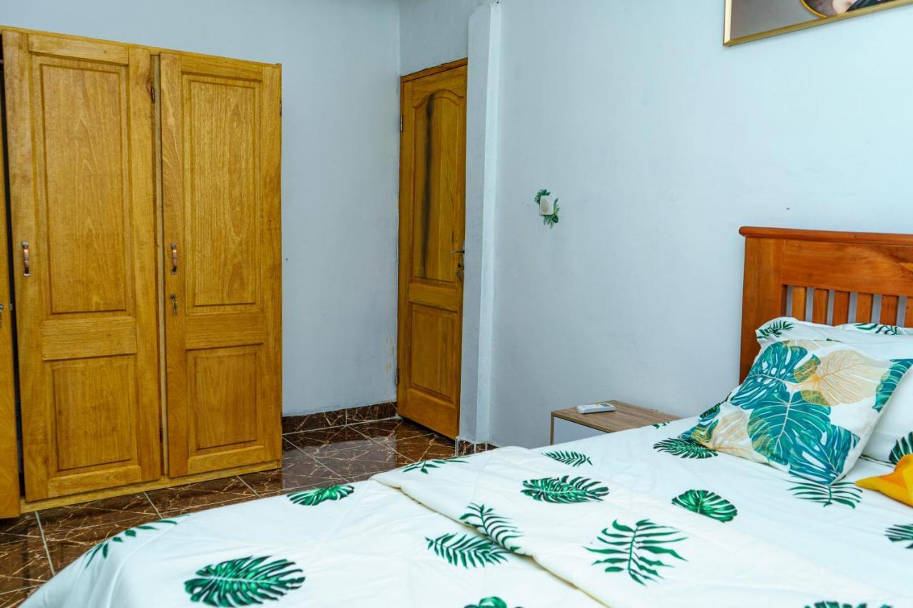 Naiveli-Palm Appartement Meuble Sobre Et Chic Douala Exteriör bild