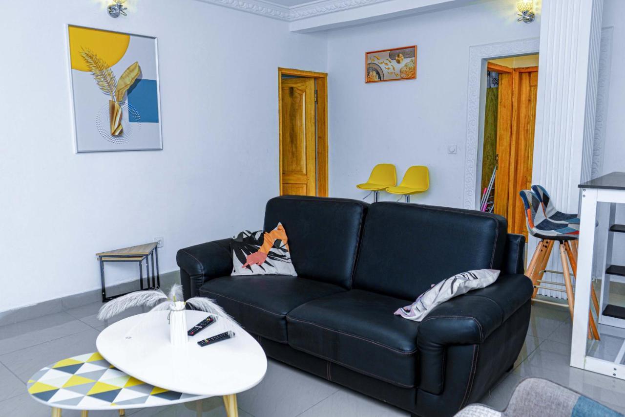 Naiveli-Palm Appartement Meuble Sobre Et Chic Douala Exteriör bild