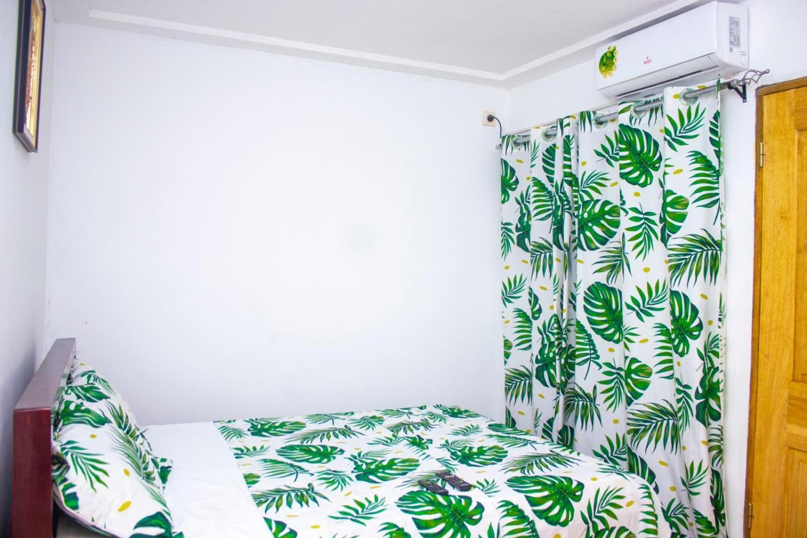 Naiveli-Palm Appartement Meuble Sobre Et Chic Douala Exteriör bild