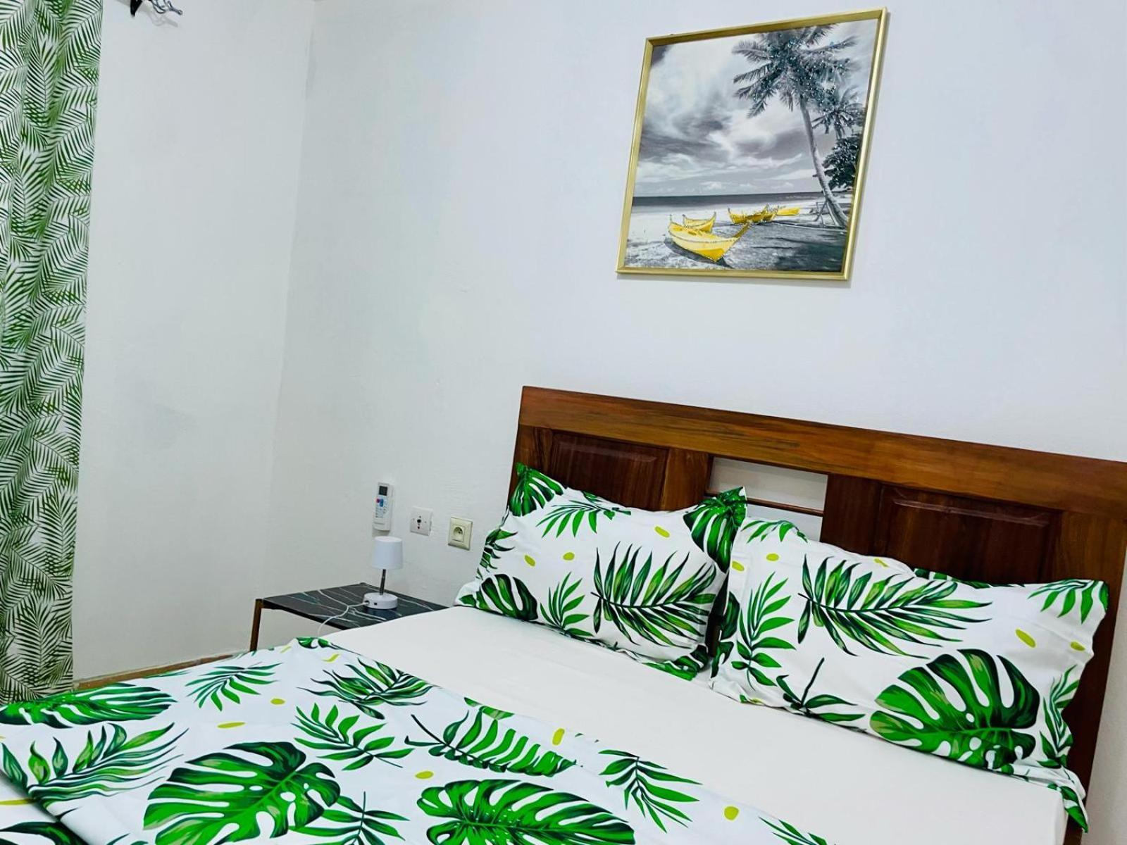 Naiveli-Palm Appartement Meuble Sobre Et Chic Douala Exteriör bild