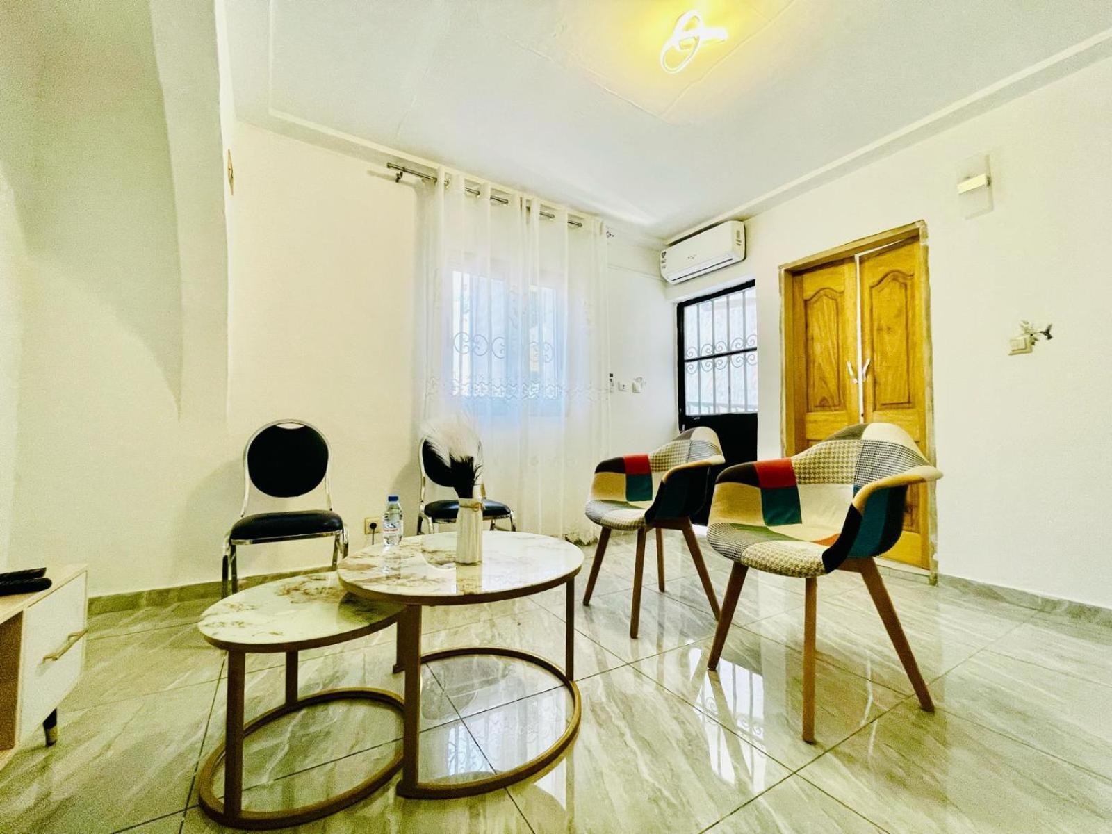 Naiveli-Palm Appartement Meuble Sobre Et Chic Douala Exteriör bild