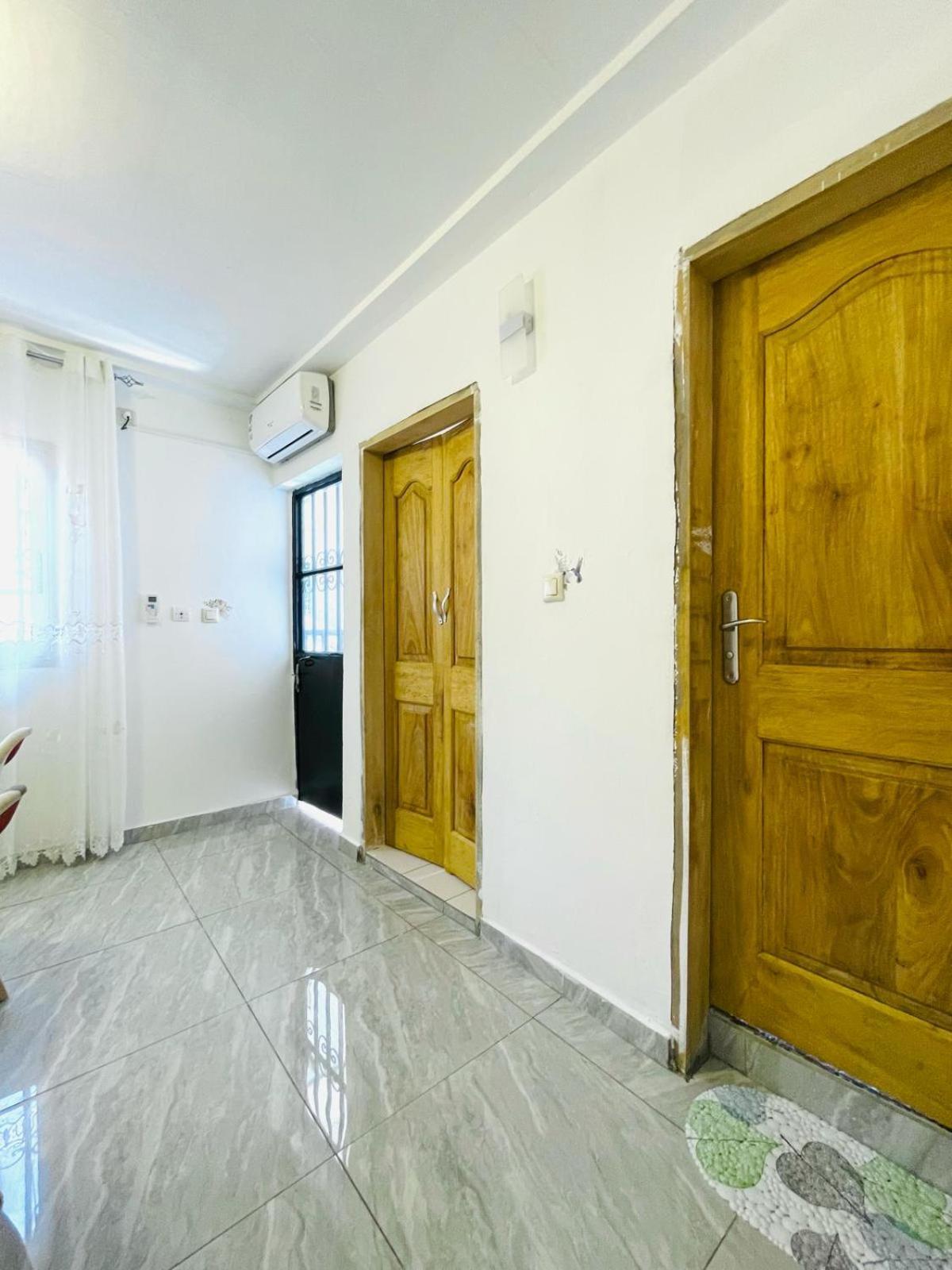 Naiveli-Palm Appartement Meuble Sobre Et Chic Douala Exteriör bild