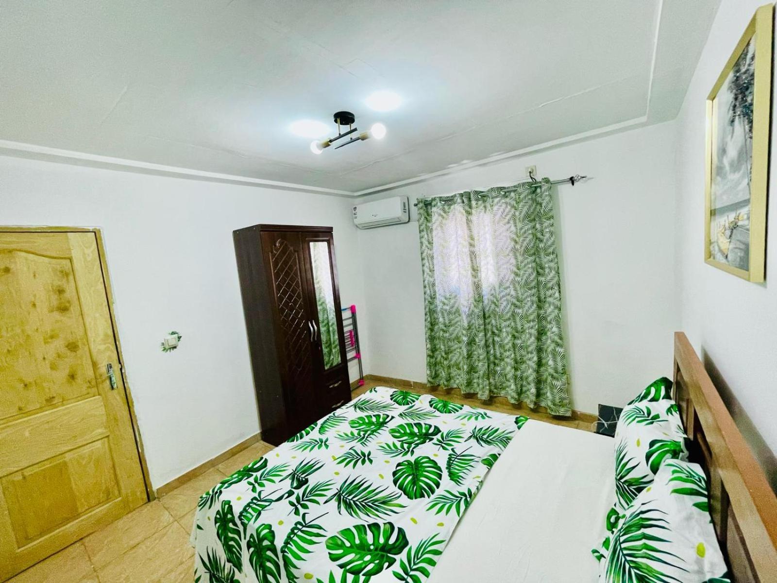 Naiveli-Palm Appartement Meuble Sobre Et Chic Douala Exteriör bild